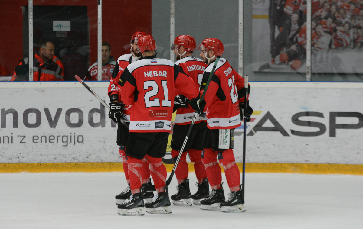 HDD Jesenice | Jeseničani so visoko premagali Triglavane. | Foto Matias Demšar