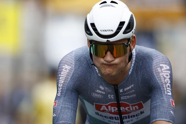 Moškemu, ki je med dirko pljunil v smeri Mathieuja van der Poela, denarna kazen