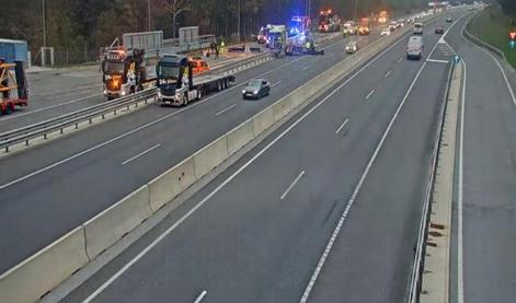 Zaradi prometne nesreče zaprt vozni pas na štajerski avtocesti