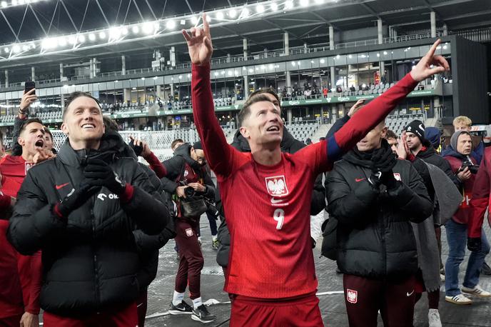 Robert Lewandowski | Robert Lewandowski se je poškodoval na reprezentančni tekmi proti Litvi. | Foto Reuters