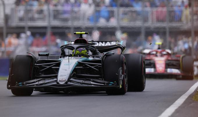 Lewis Hamilton je kar nekoliko presenetljivo zmagal na tretjem prostem treningu. | Foto: Reuters
