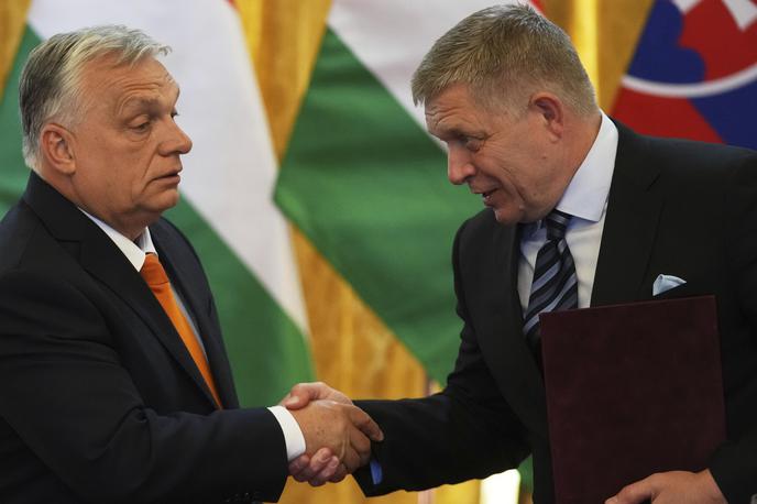 Viktor Orban in Robert Fico | Slovaški premier Robert Fico je velik zaveznik madžarskega premierja Viktorja Orbana. Oba druži nasprotovanje liberalni demokraciji. | Foto Guliverimage