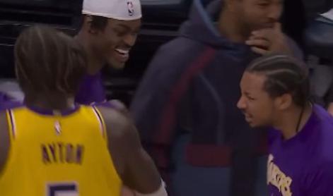 Ko je ugotovil, kaj mu je priletelo v obraz, ga je obšel gnus #video