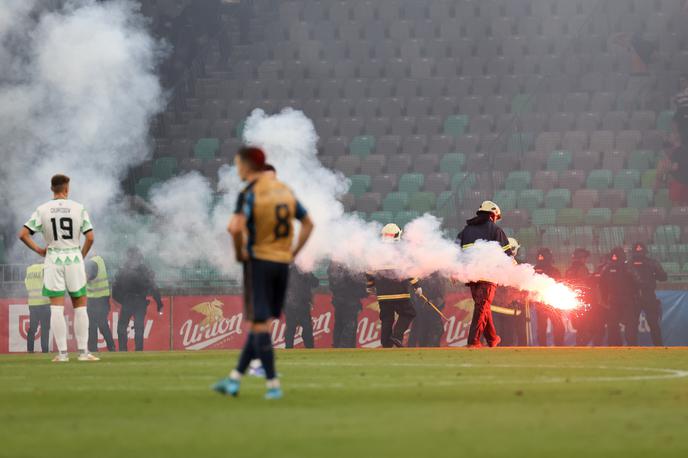 NK Olimpija : NK Rijeka | Na tekmi v Stožicah je prišlo do več navijaških incidentov.  | Foto Filip Barbalić/www.alesfevzer.com