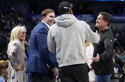 Lastnika Dallasa vreščala ob velikem jackpotu NBA kot najstnici na koncertu Taylor Swift