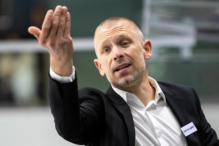  "Fantje so res neverjetni, enkratni, spet so pokazali karakter, šli z glavo pod plošček. Čestitke," je po šesti zmagi na osmih tekmah dejal Mitja Šivic. | Foto: Morgan Kristan/Sportida