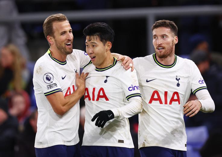 Spurs v angleškem prvenstvu trenutno zasedajo peto mesto. Za Manchester Unitedom in Newcastlom s tekmo več zaostajajo tri točke. | Foto: Reuters