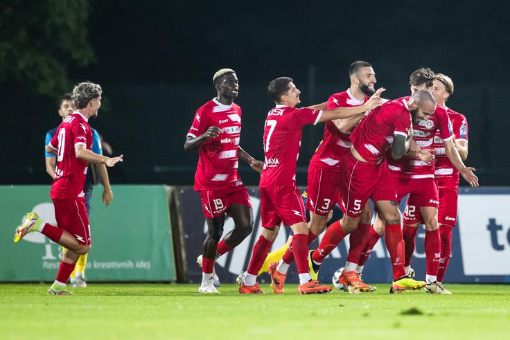 Aluminij je v sodnikovem dodatku zabil kar dvakrat. | Foto: Jure Banfi