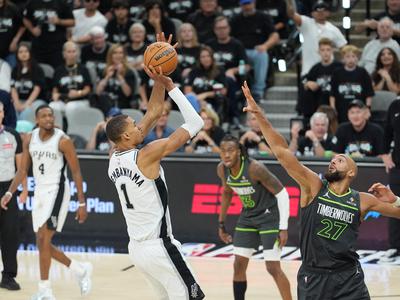 San Antonio brez milosti, Knicksi še korak bližje
