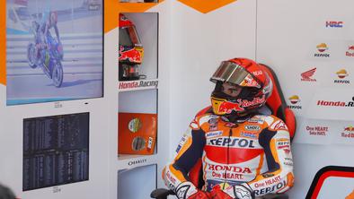 Marquez pri 180 km/h zletel s proge, a ne bo odnehal #video