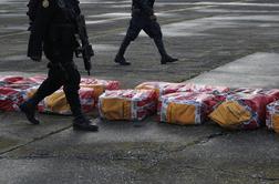 Droge tihotapili v plavajočih paketih