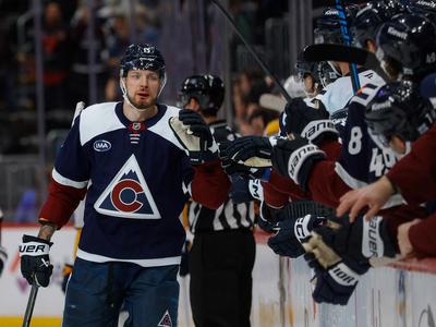 Vodilni gostijo razpoložene Kalifornijce