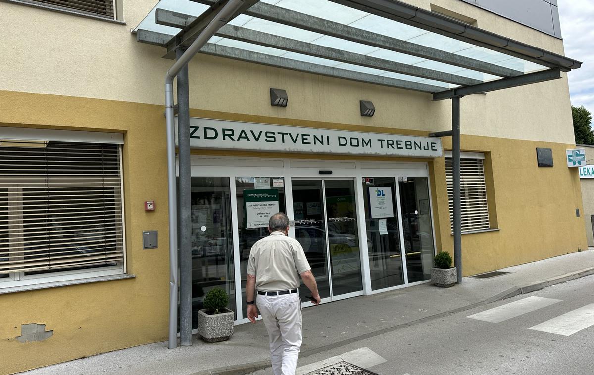 Zdravstveni dom Trebnje | Predstavniki občin so večkrat skušali vplivati na odločitve, ki so izrazito strokovne, izvajali so različne pritiske na zaposlene, šikaniranja, se neprimerno obnašali in omalovaževali njihovo delo. | Foto STA