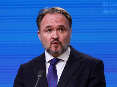 Bruselj poziva: Da se izognemo energetski krizi, bi morali omejiti potovanja