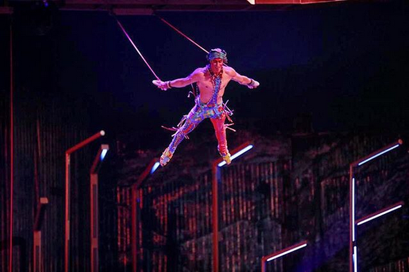 Za akrobata cirkusa Cirque du Soleil je bil padec na oder usoden