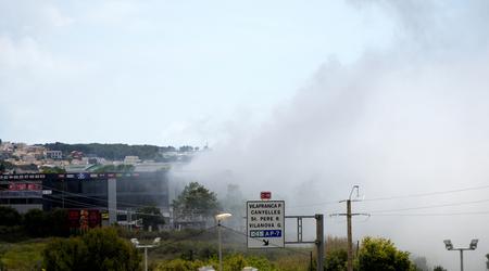 Požar v bližini Barcelone povzročil strupen oblak klora #foto #video