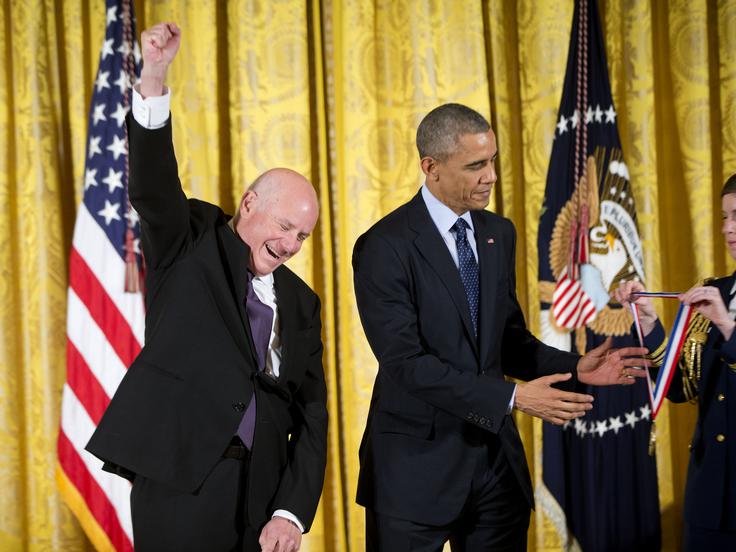 Soustanovitelj SanDiska, Izraelec Eli Harari, in nekdanji predsednik ZDA Barack Obama leta 2014, ko je Obama podelil Harariju nacionalno medaljo za tehnologijo, najvišje ameriško državno odlikovanje za tehnološke in inovacijske dosežke.  | Foto: Guliverimage