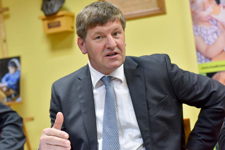 Evropski poslanec Franc Bogovič, tudi nekdanji kmetijski minister,  meni, da bi bilo smiselno preveriti, ali so slovenski izdelki manj kakovostni od na primer nemških. | Foto: STA ,