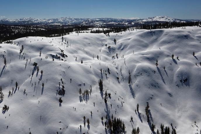 Sierra Nevada, plaz, smučarji, ZDA | Za večji del severne Kalifornije je v torek veljalo opozorilo pred zimsko nevihto, z napovedjo obilnega sneženja v višjih predelih Sierre Nevade. | Foto Reuters