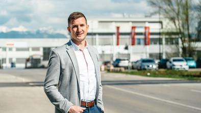 Od študenta do direktorja: kdo digitalizira eno najbolj kompleksnih logistik v regiji?