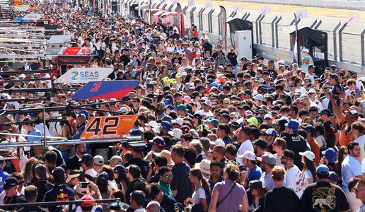 Nepopisna gneča: Verstappen in tudi Slovenec Kastelic, padli so rekordi gledanosti