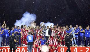 Olympiakos z zmago na derbiju potrdil naslov grškega prvaka