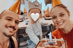 Glasbenik Tim Kores z ženo prenovil propadajočo počitniško hišo na Pohorju