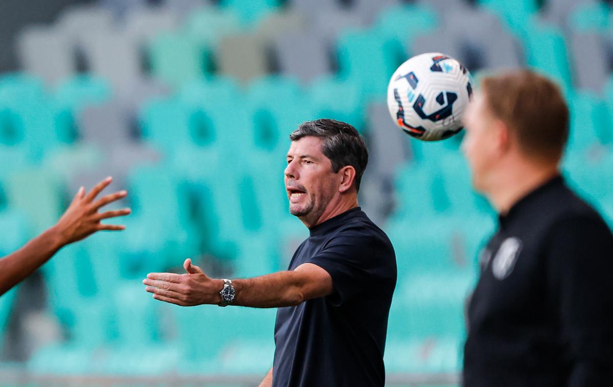 Ervin van de Looi | Ervin van de Looi naj bi se poslovil od trenerskega mesta Olimpije. | Foto Aleš Fevžer
