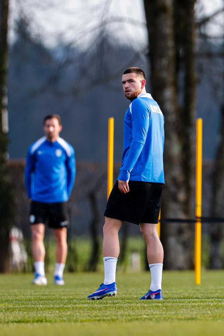 Bi se lahko v Leedsu pridružil reprezentančnemu soigralcu Jaki Bijolu, ki se bori za obstanek v Premier ligi, a tudi za lovoriko in Evropo v pokalu FA? | Foto: Aleš Fevžer