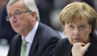 Merklova vztraja pri podpori Junckerju