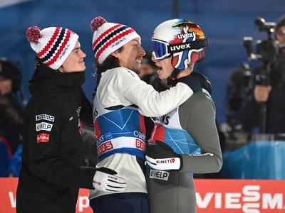 Norvežani v čudnih težavah, skakalca sredi noči v Planici