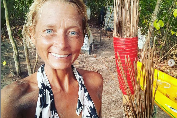 Natalie Poole | 35-letna britanska prostovoljka Natalie Poole je ostala ujeta na otoku Kyun Pila blizu Mjanmara. Zaradi pandemije je bil namreč preklican njihov ladijski prevoz na kopno. | Foto Instagram