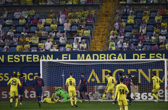 Pred vrati Oblaka je bilo na stadionu Ceramica nekajkrat pošteno vroče, a Škofjeločanu ni bilo treba po žogo v mrežo niti enkrat. | Foto: Reuters