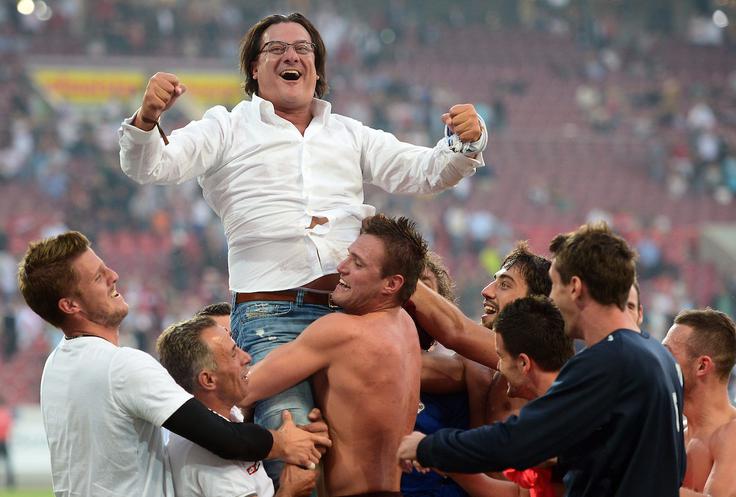 Tako se je predsednik Rijeke Damir Mišković veselil prvega večjega Kekovega podviga, uvrstitve v skupinski del lige Europa leta 2013. | Foto: Sportida