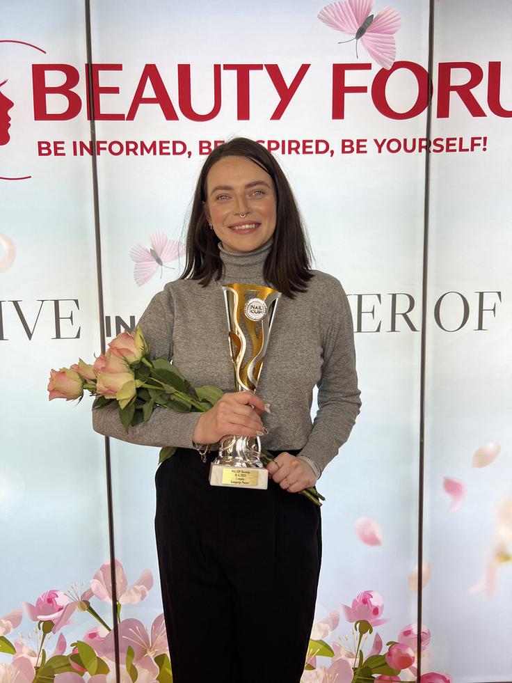 Anastasija Vasilevska je osvojila prvo mesto na tekmovanju Nail Cup Slovenija.  | Foto: Osebni arhiv