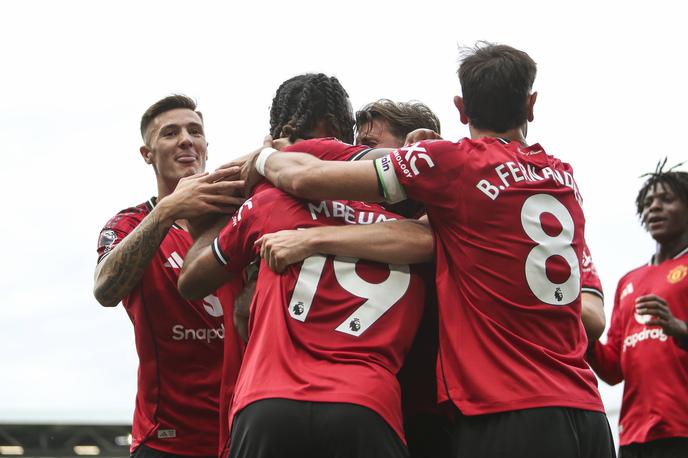 Benjamin Šeško Manchester United | Veselje Manchester Uniteda po zadetku v 58. minuti na gostovanju v Londonu. Veselje v vrstah rdečih vragov pa je trajalo le 15 minut, ko je Fulham postavil končni rezultat 1:1. | Foto Guliverimage