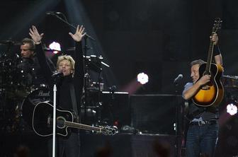 Skupina Bon Jovi premagala Bowieja