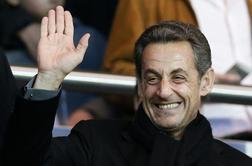 Sarkozy "prosjači" na Facebooku, njegova stranka na robu bankrota