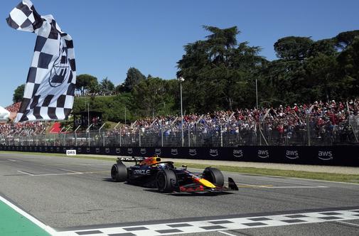 Verstappen z mojstrovino v prvem zavoju, Hamilton rešil čast Ferrarija