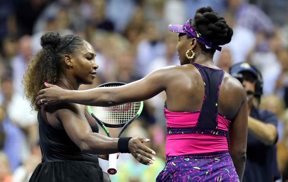 Serena Williams | Serena Williams je v 3. krogu OP ZDA zlahka ugnala starejšo sestro Venus in napredovala v osmino finala, kjer jo čaka Kaia Kanepi. | Foto Getty Images