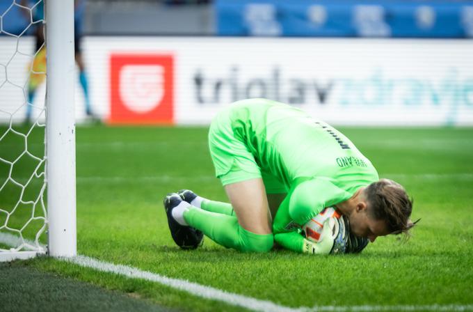 Orjan Nyland bi moral po mnenju številnih Norvežanov ob strelu Benjamina Šeška v 81. minuti posredovati bistveno bolje. | Foto: Vid Ponikvar