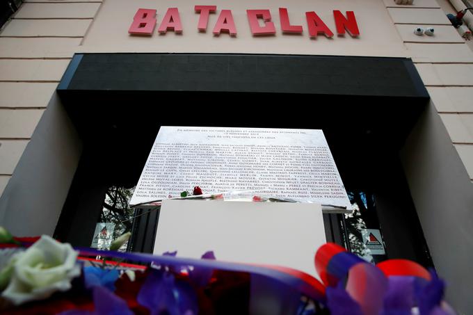 Teroristi so v sklopu napadov v Parizu novembra 2015 vdrli tudi v koncertno dvorano Bataclan, kjer so streljali na ljudi in zajeli talce. | Foto: Reuters