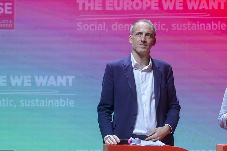 45-letni Raphaël Glucksmann je sin znanega francoskega filozofa Andréja Glucksmanna. Kot piše nemški medij t-online, Raphaël Glucksmann velja za zvezdnika francoske levice. Julija 2024 je 14 odstotkov Francozov v eni od anket izjavilo, da bi si Glucksmanna lahko predstavljali kot predsednika Francije. | Foto: Guliverimage