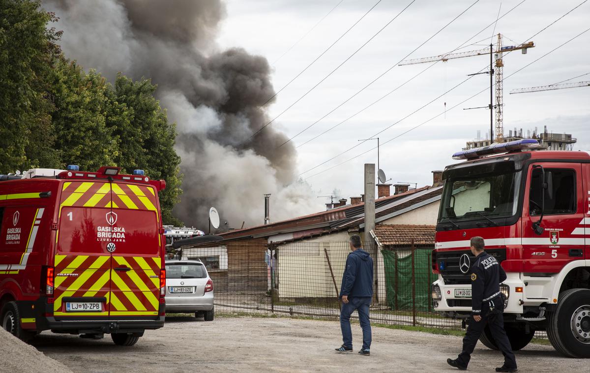 Požar v Stegnah v Ljubljani. | V požaru je nastalo za nekaj deset tisoč evrov škode. | Foto Bojan Puhek