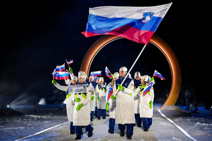 otvoritev ZOI Domen Prevc | Domen Prevc je v Predazzu visoko vihtel slovensko zastavo. | Foto Guliverimage