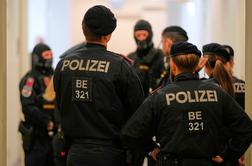 Grozljivo odkritje policije: našli truplo ženske, zazidano v steno