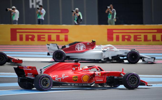 Sebastian Vettel je po trku v uvodnem krogu dirko končal na petem mestu. | Foto: Reuters