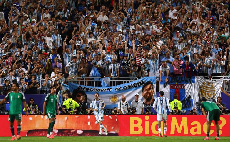 Argentina Alžirija Lionel Messi | Foto: Reuters