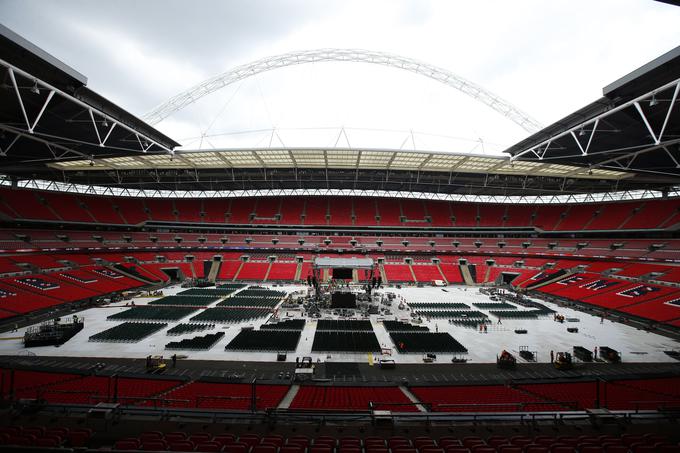 27-letni Anthony Joshua je kar 14 let mlajši od Vladimirja Klička. Anglež in Ukrajinec se bosta udarila za pasove v različicah WBA, IBF in IBO. | Foto: Reuters