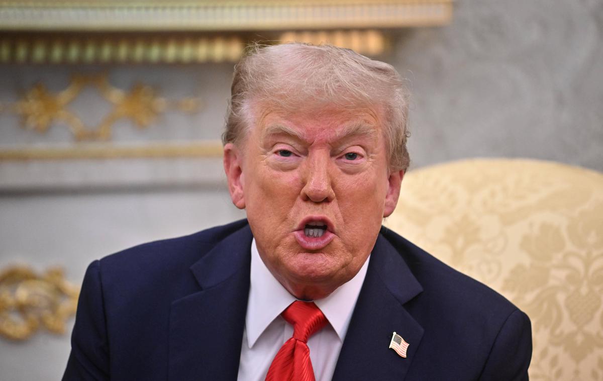Donald Trump | Donald Trump ostro zavrača vprašanja novinarjev o Epsteinovih datotekah. Za predsednika ZDA gre za nepomembno temo, ki jo po njegovem ustvarjajo demokrati. | Foto Guliverimage